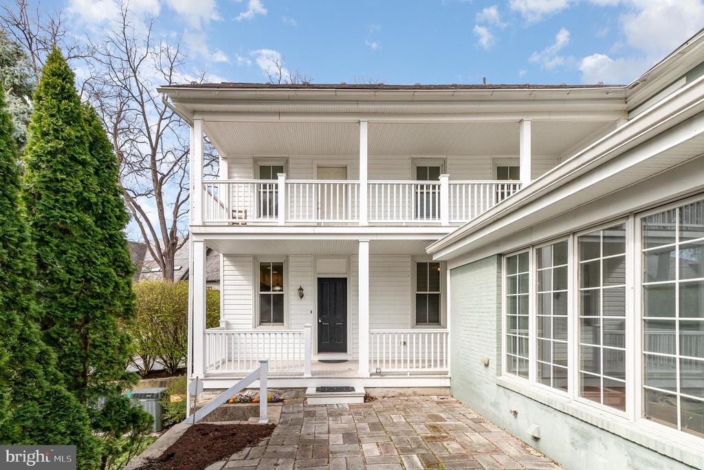308 E Derry Rd