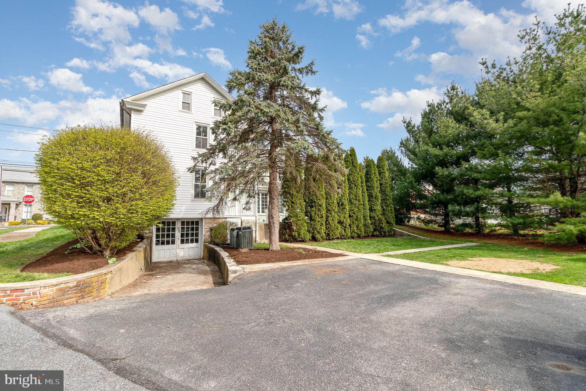 308 E Derry Rd