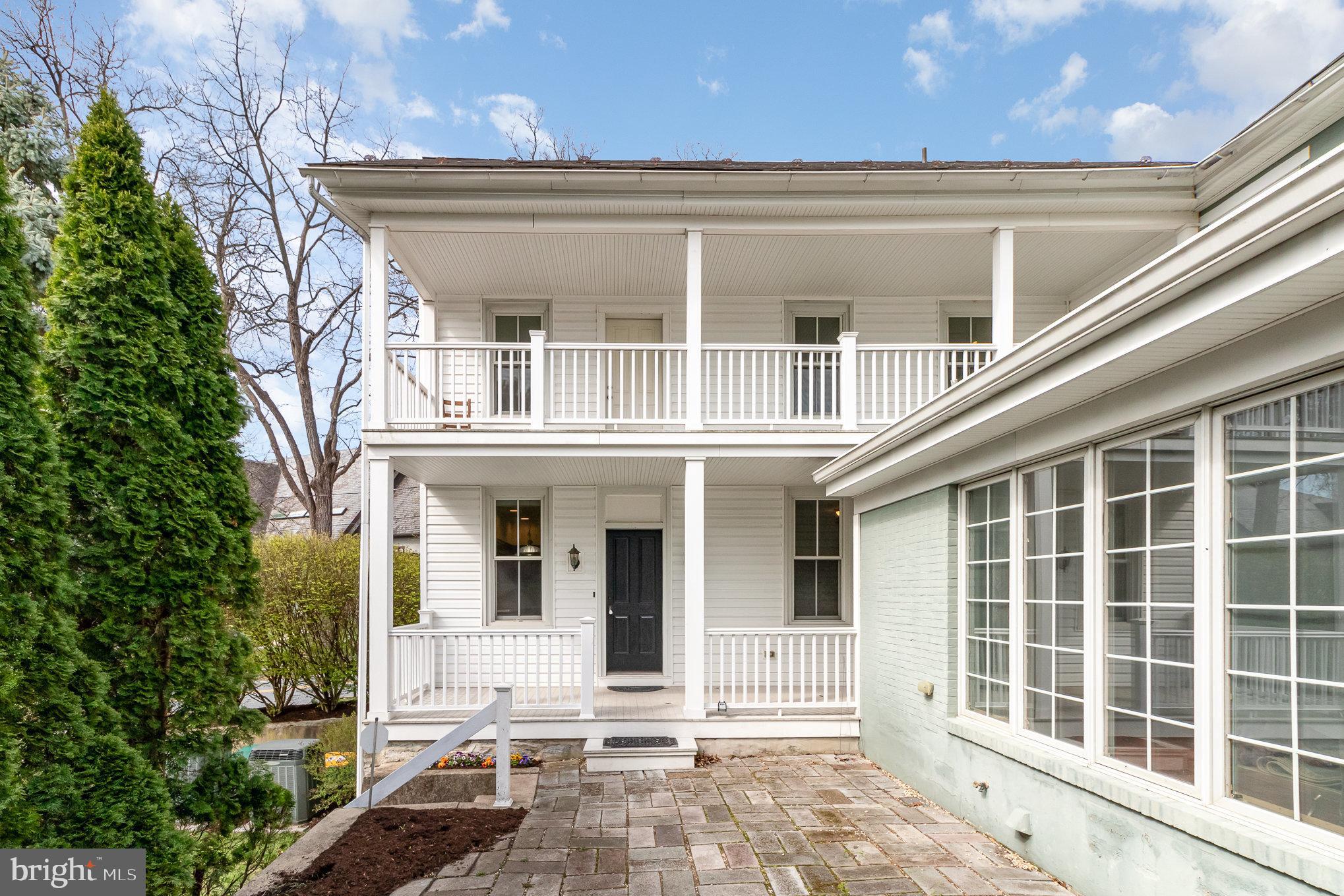 308 E Derry Rd