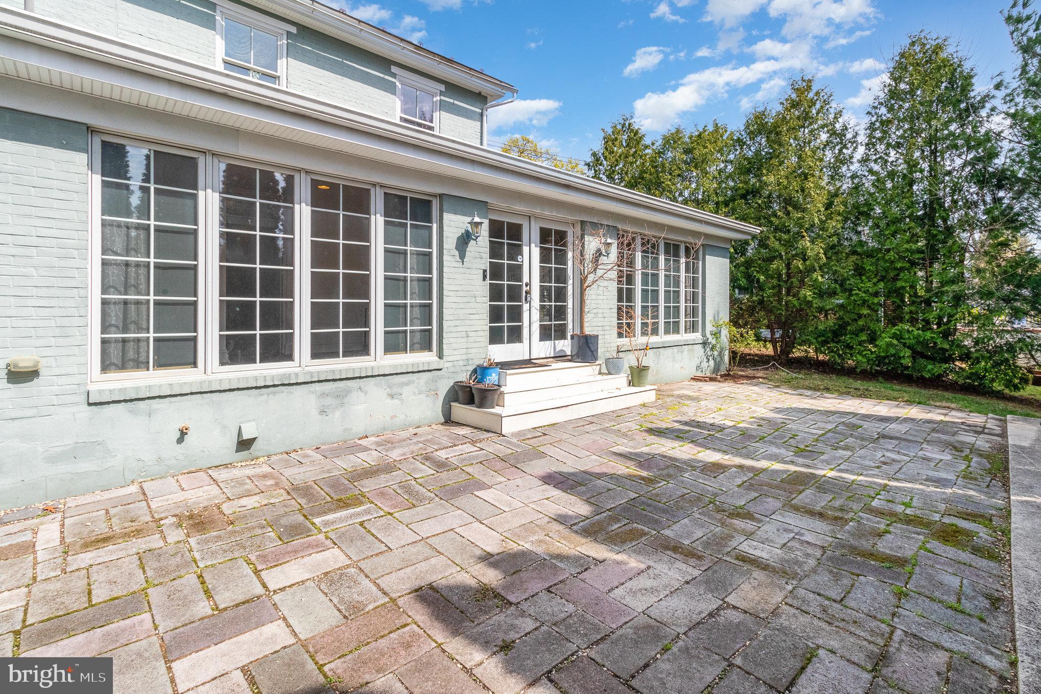 308 E Derry Rd