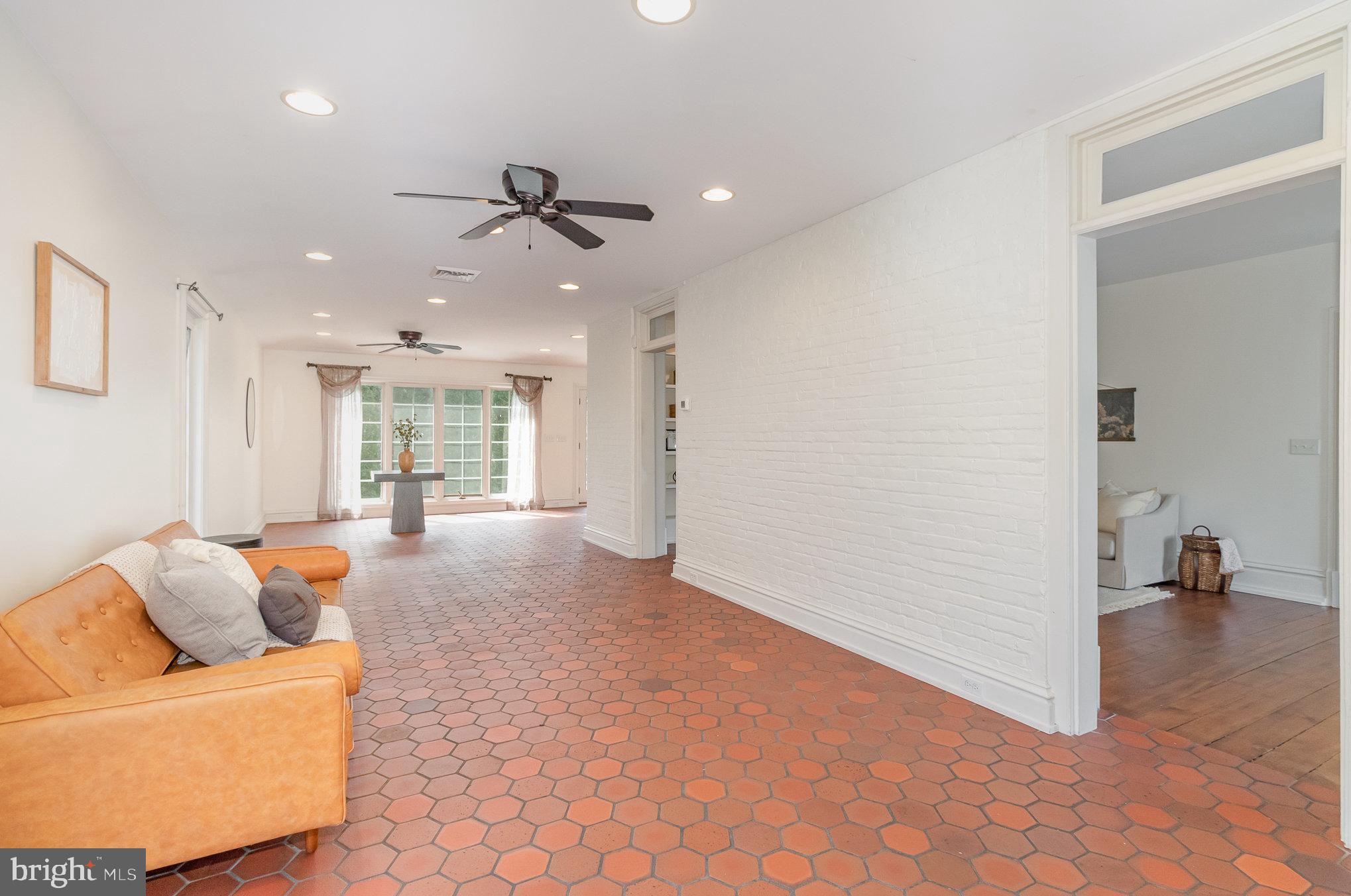 308 E Derry Rd