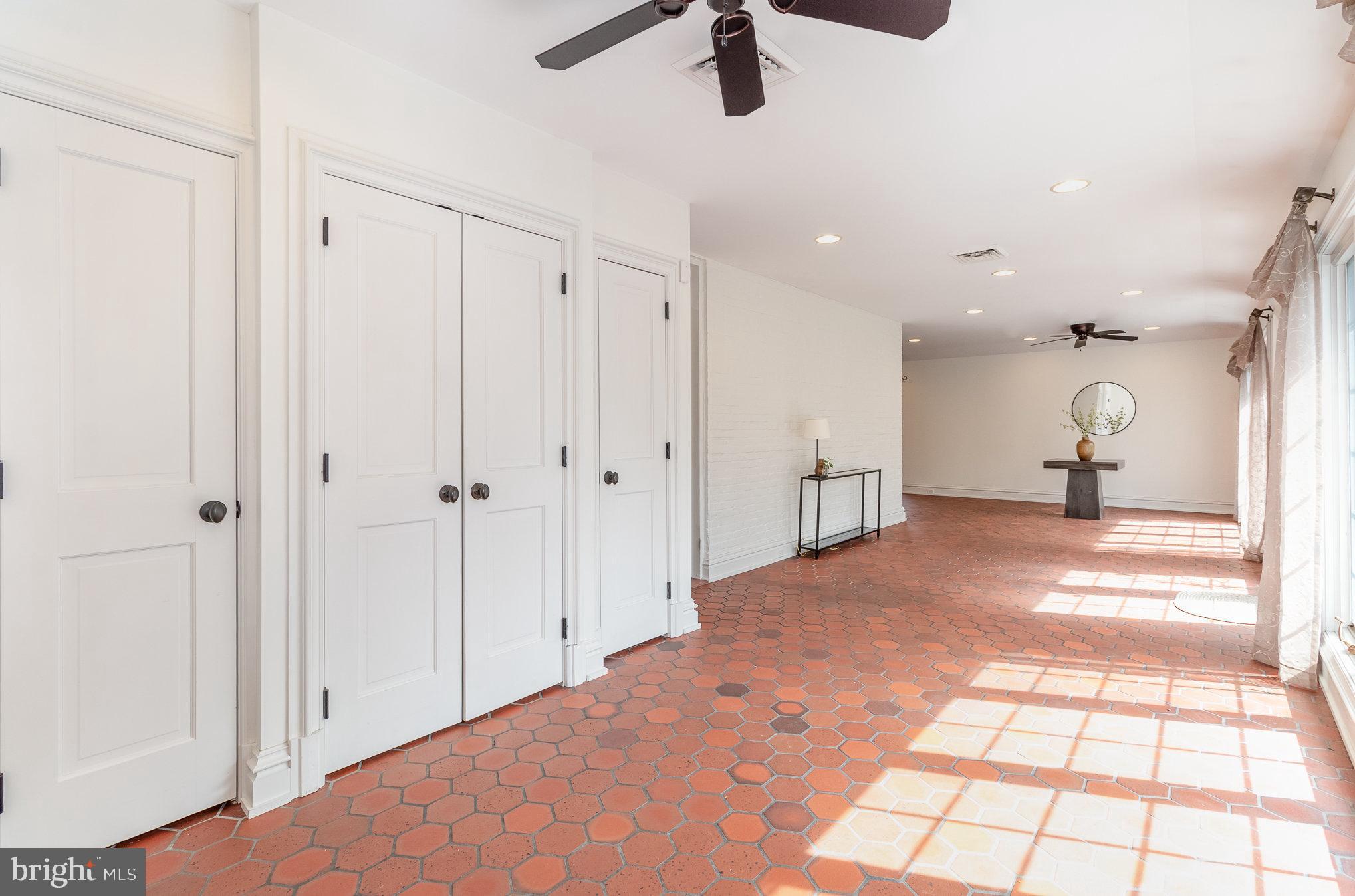 308 E Derry Rd