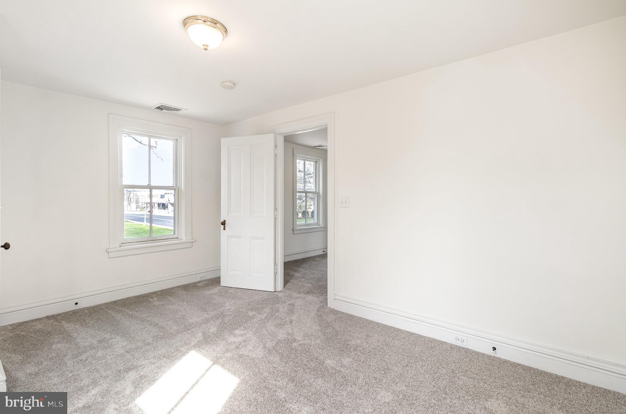 308 E Derry Rd