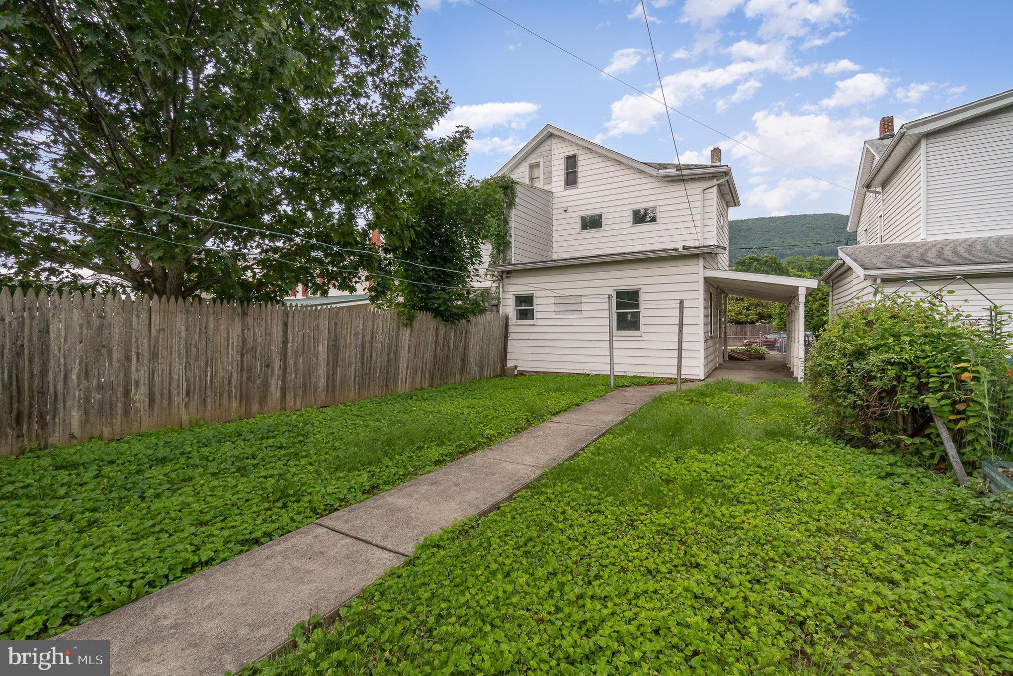 324 N 2nd St