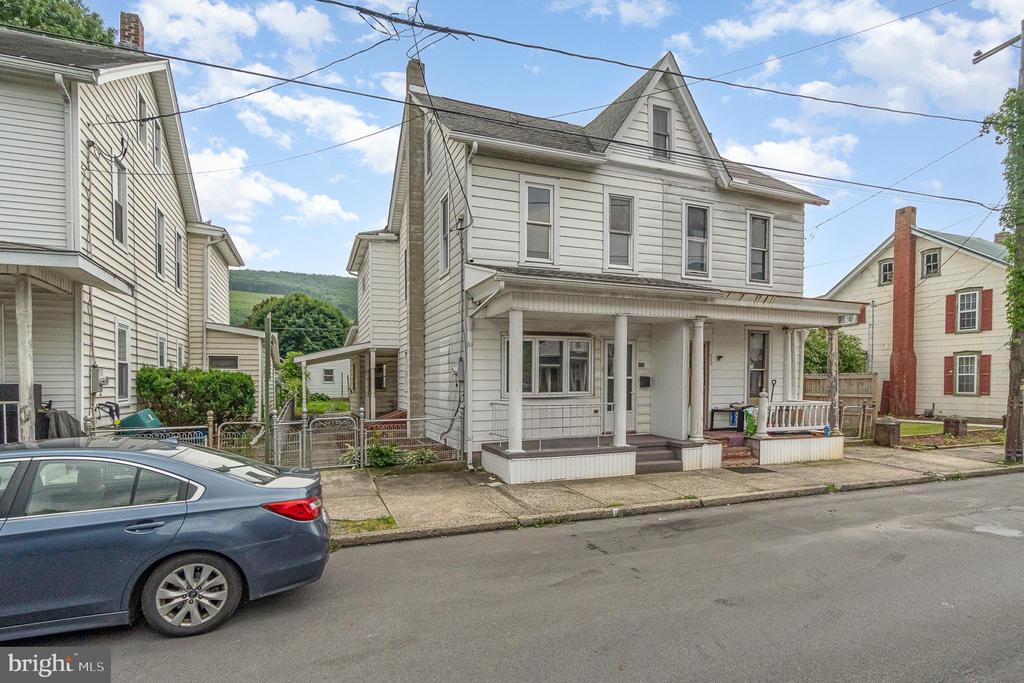 324 N 2nd St