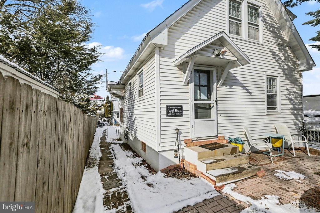348 E DERRY ROAD