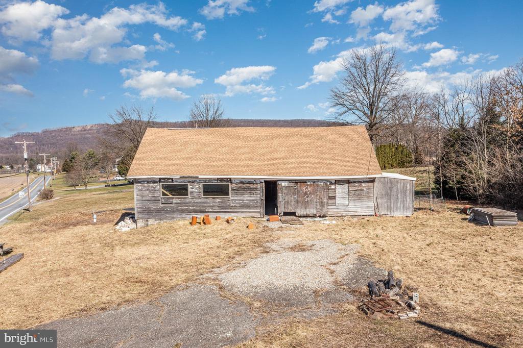 543 MOUNTAIN HOUSE ROAD