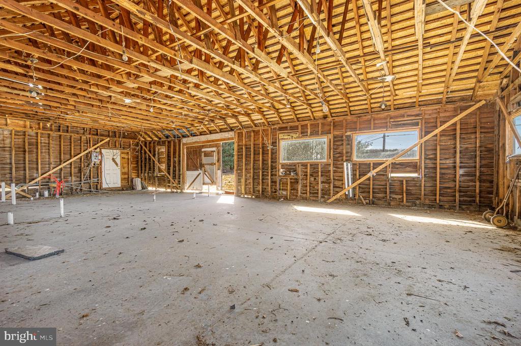 543 MOUNTAIN HOUSE ROAD
