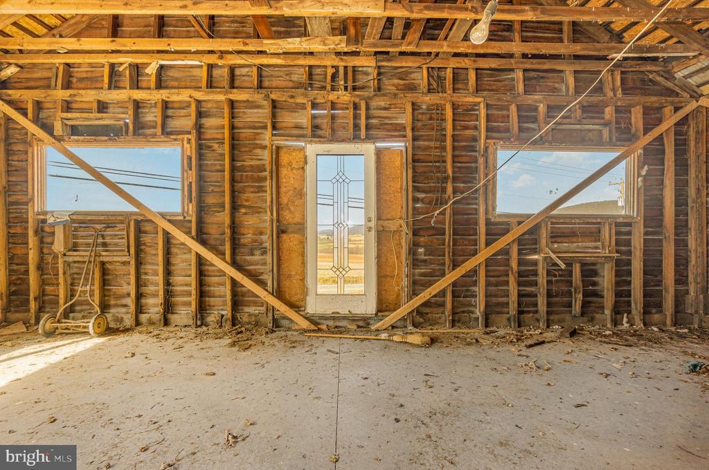 543 MOUNTAIN HOUSE ROAD