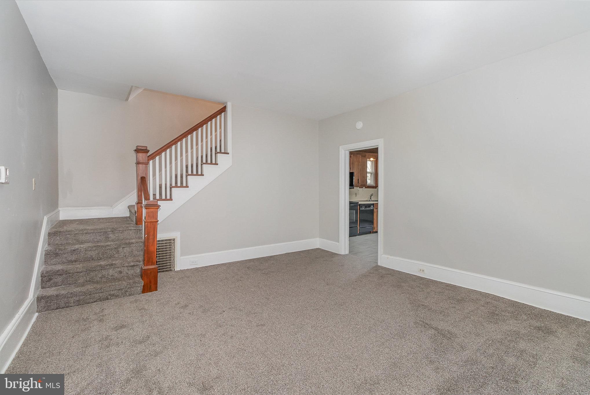 157 King St W