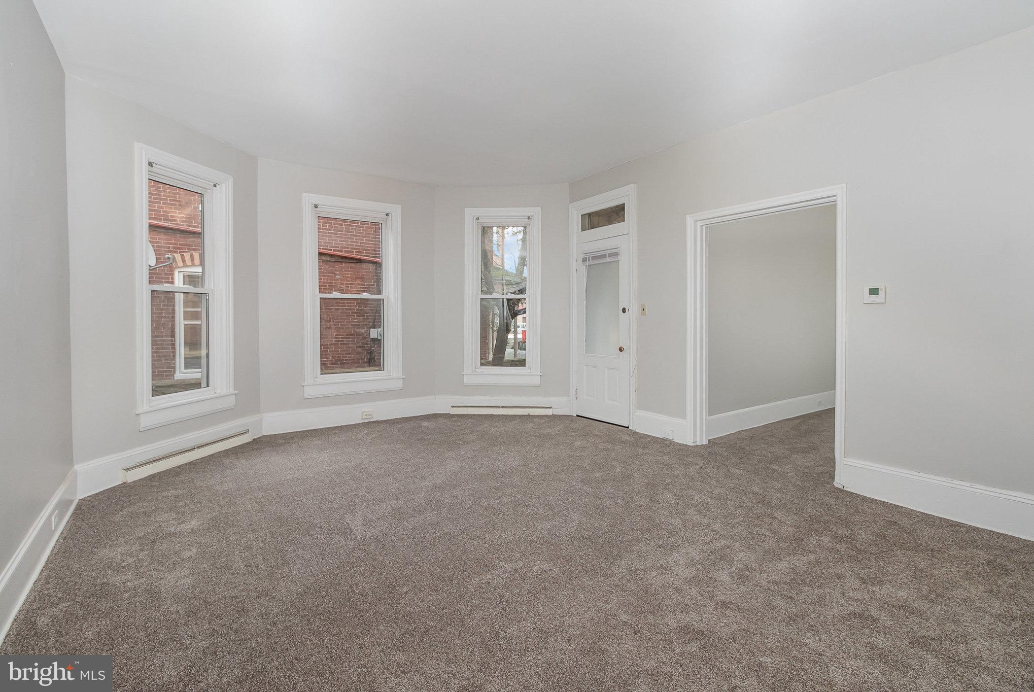 157 King St W