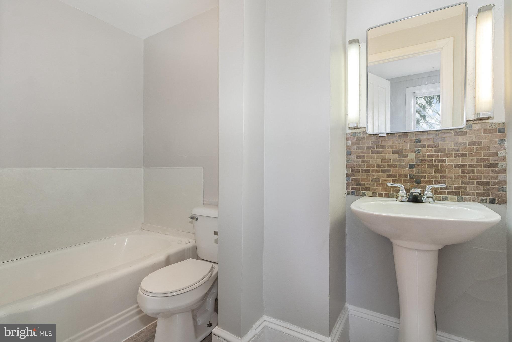 157 King St W