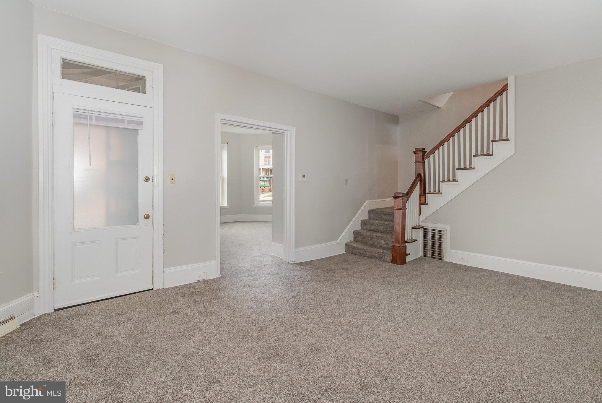 157 King St W