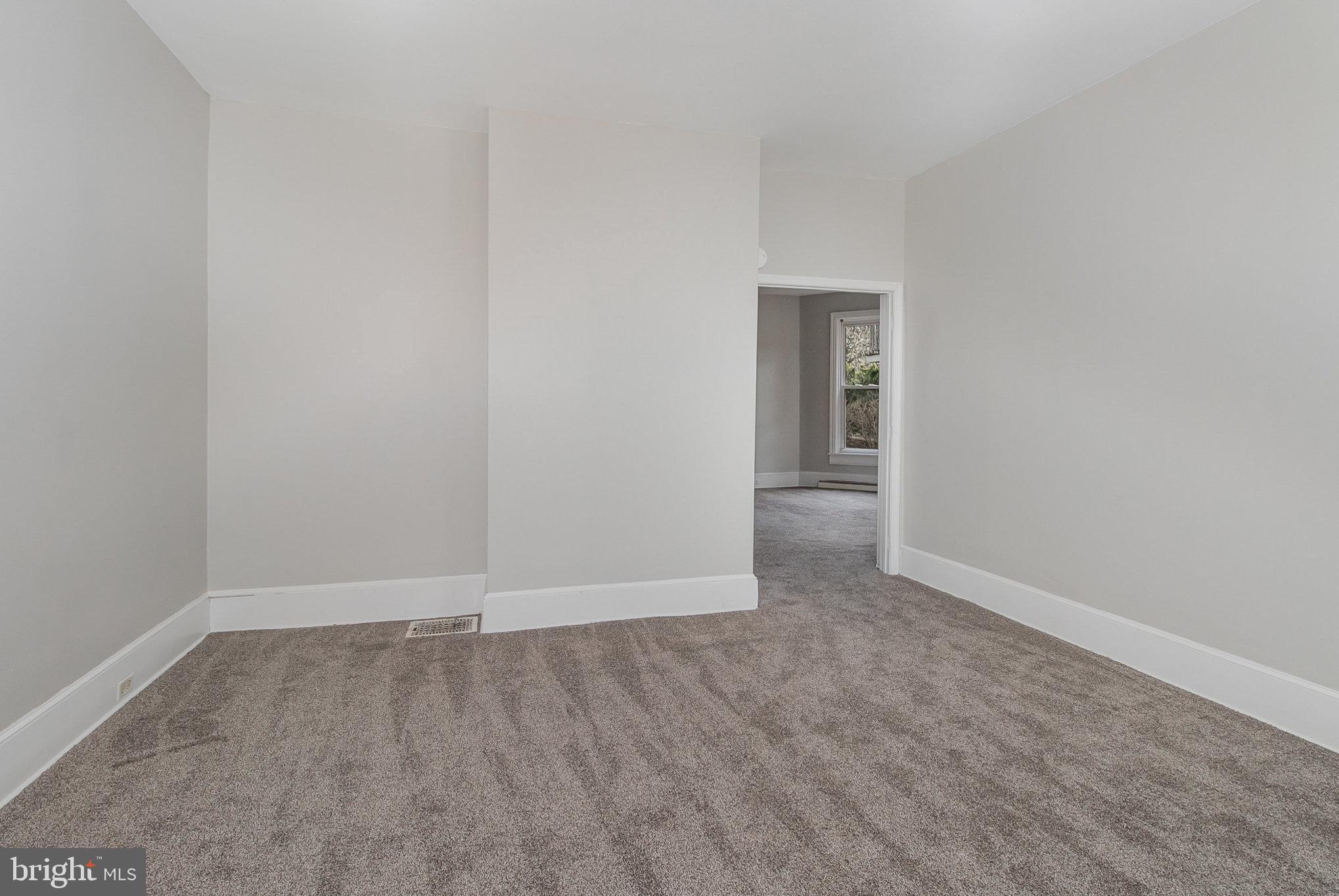 157 King St W