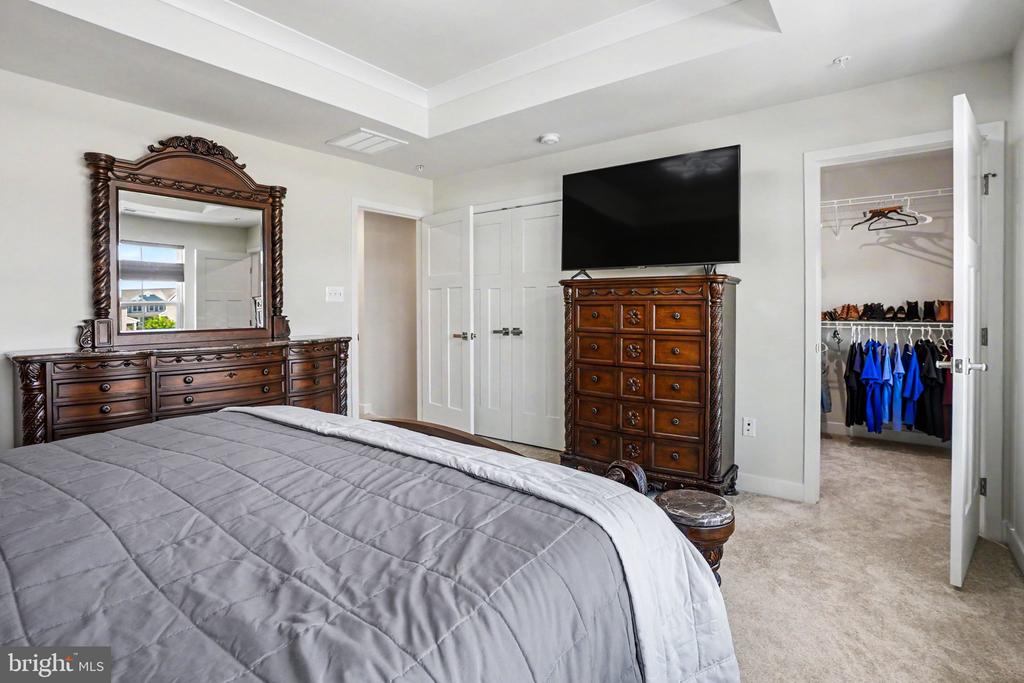1156 EMILYS COURT