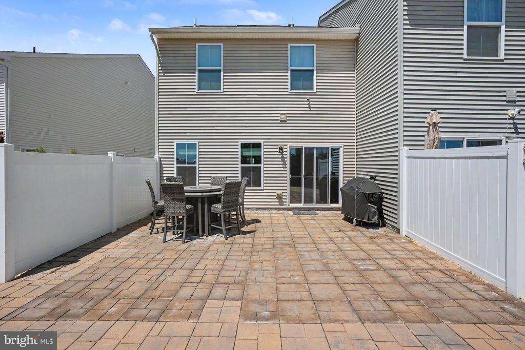 1156 EMILYS COURT