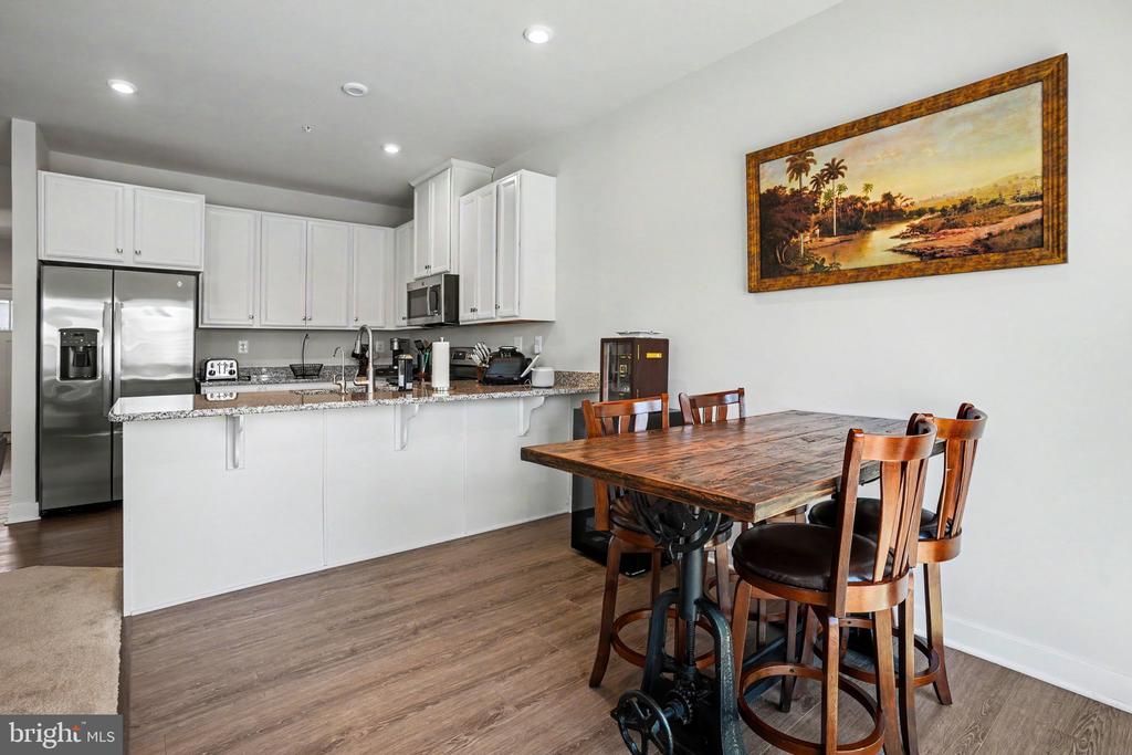 1156 EMILYS COURT