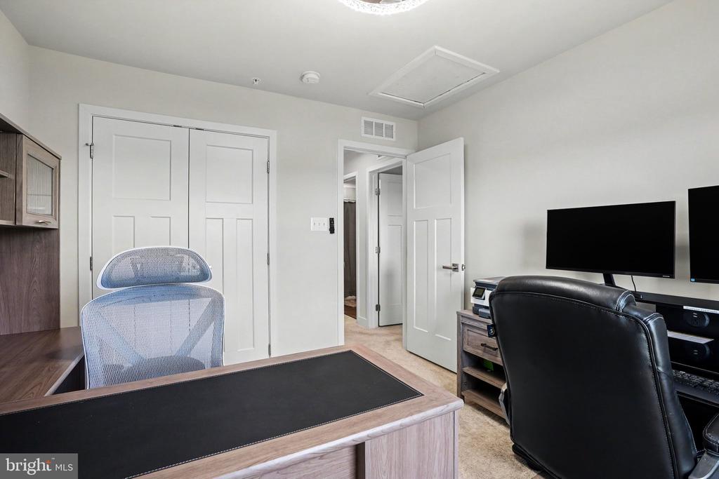 1156 EMILYS COURT