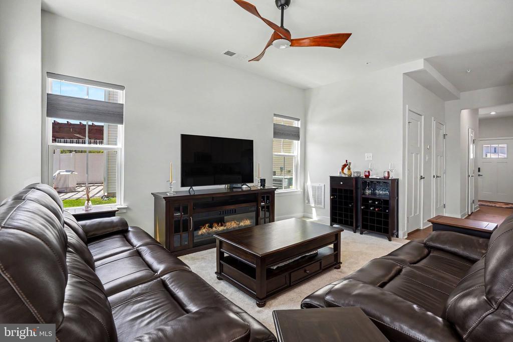 1156 EMILYS COURT