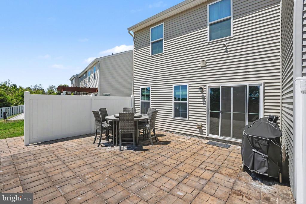 1156 EMILYS COURT