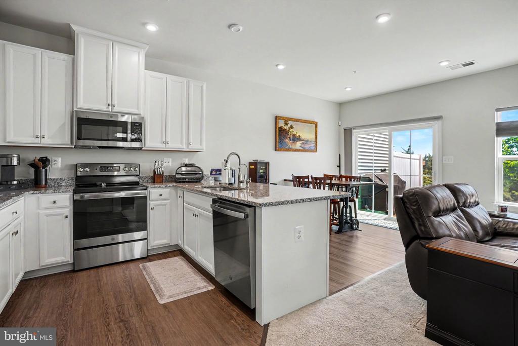 1156 EMILYS COURT