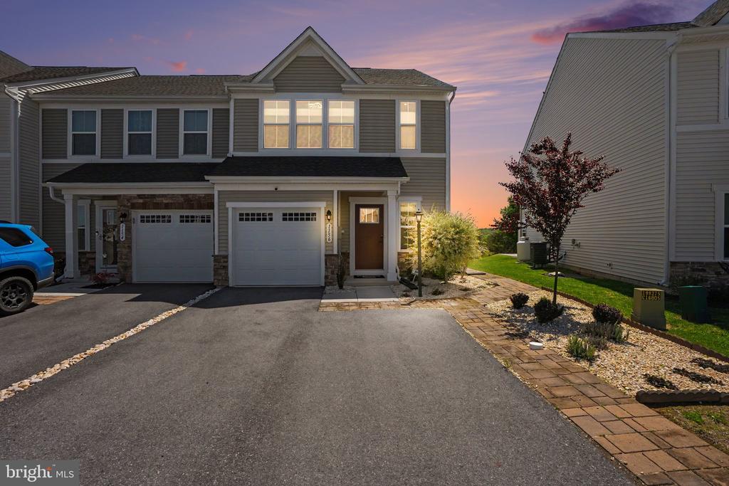 1156 EMILYS COURT