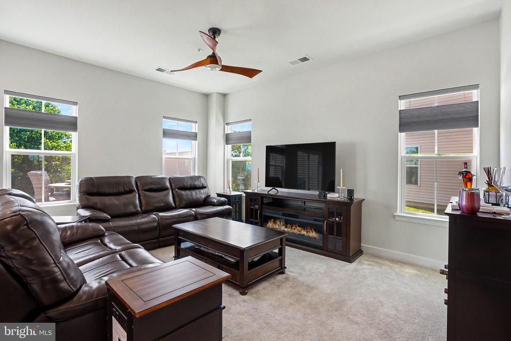 1156 EMILYS COURT