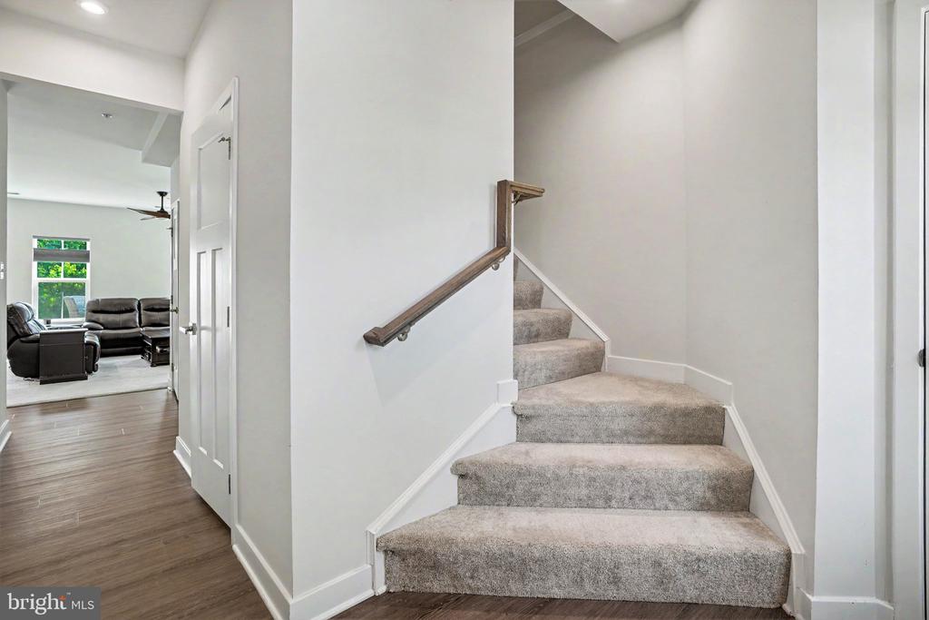 1156 EMILYS COURT