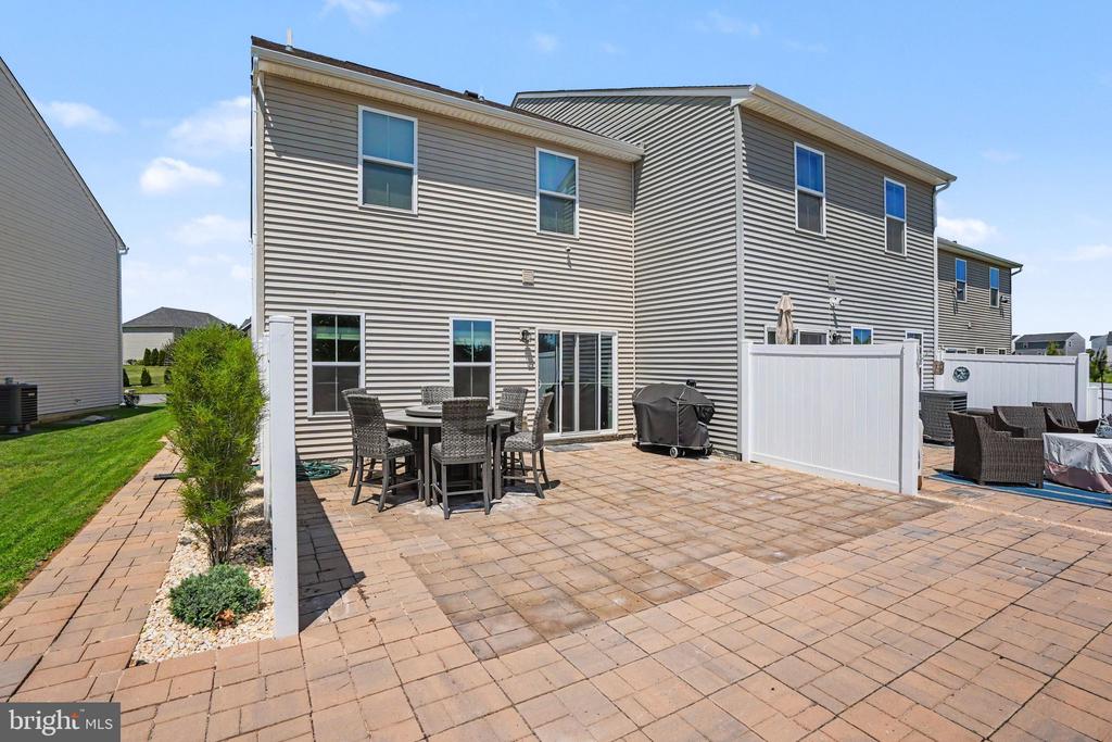 1156 EMILYS COURT