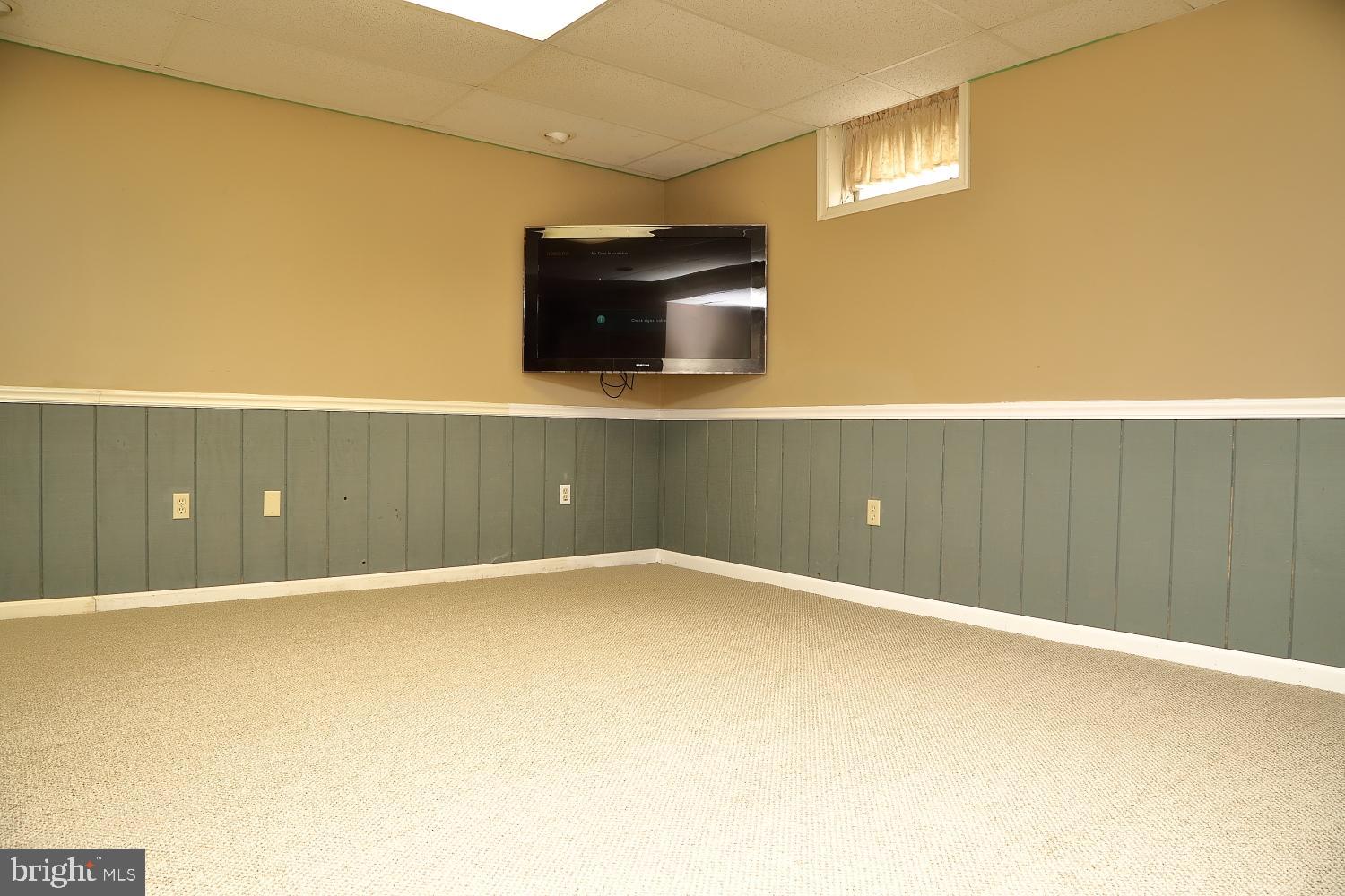 1328 Edgewood Dr