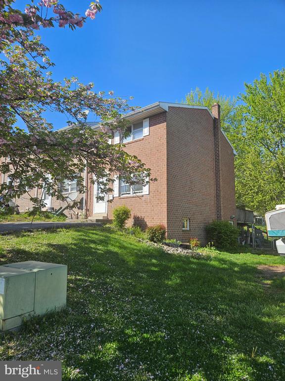 671 N Lime St