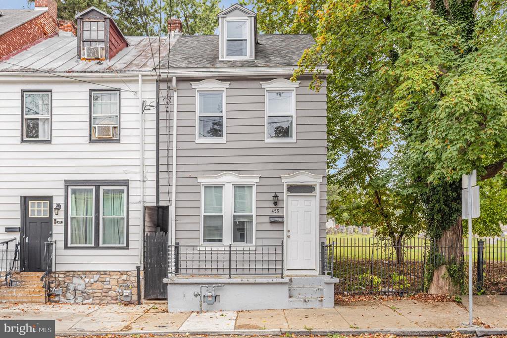 459 S QUEEN STREET