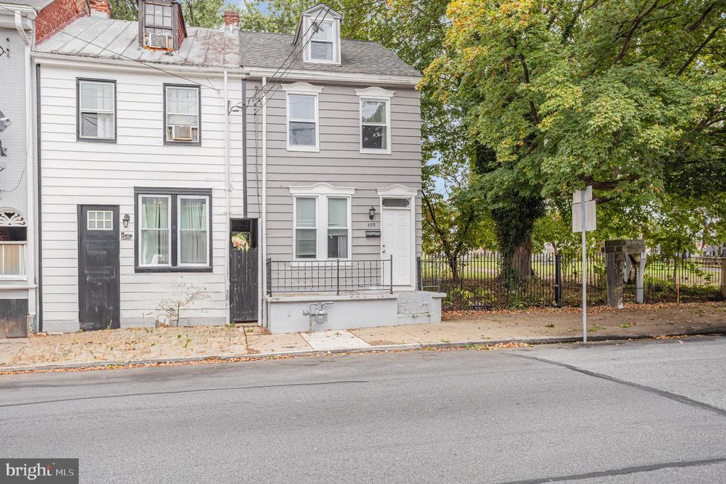 459 S QUEEN STREET