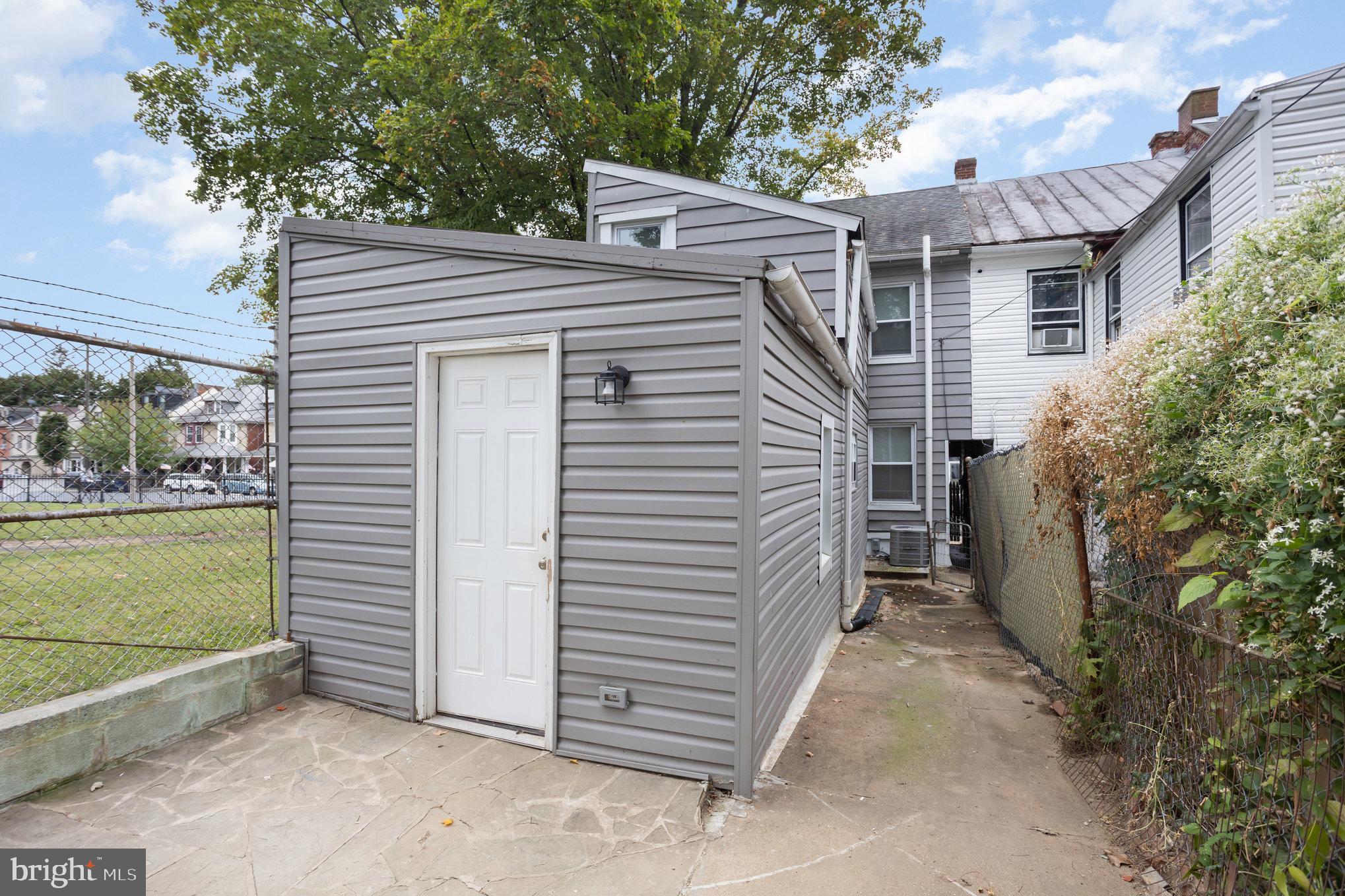 459 S QUEEN STREET