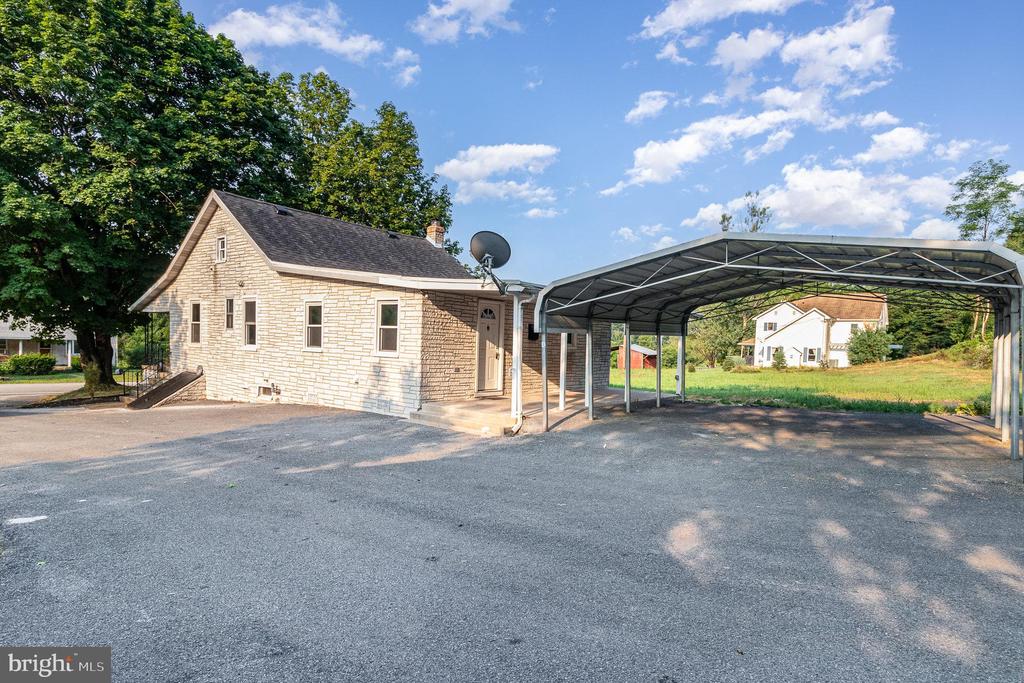 3881 Valley Rd