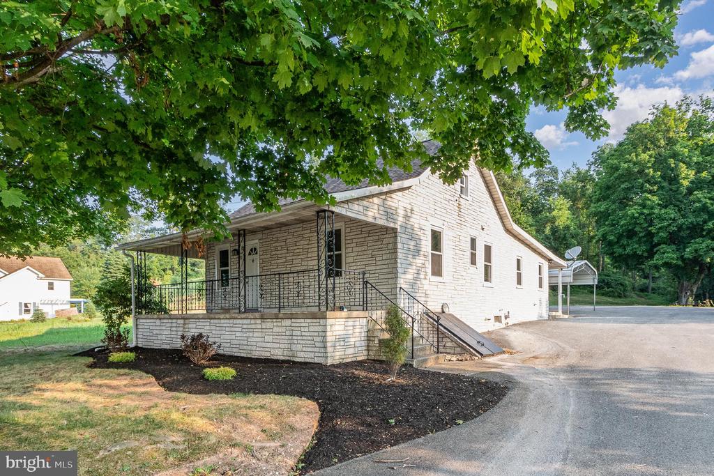 3881 Valley Rd