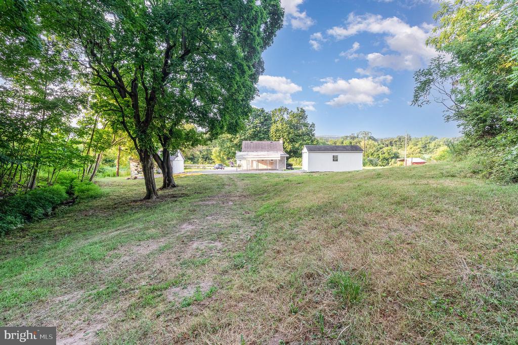 3881 Valley Rd