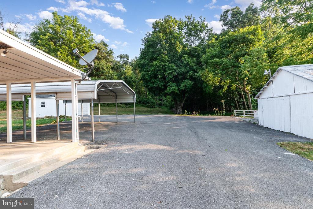 3881 Valley Rd