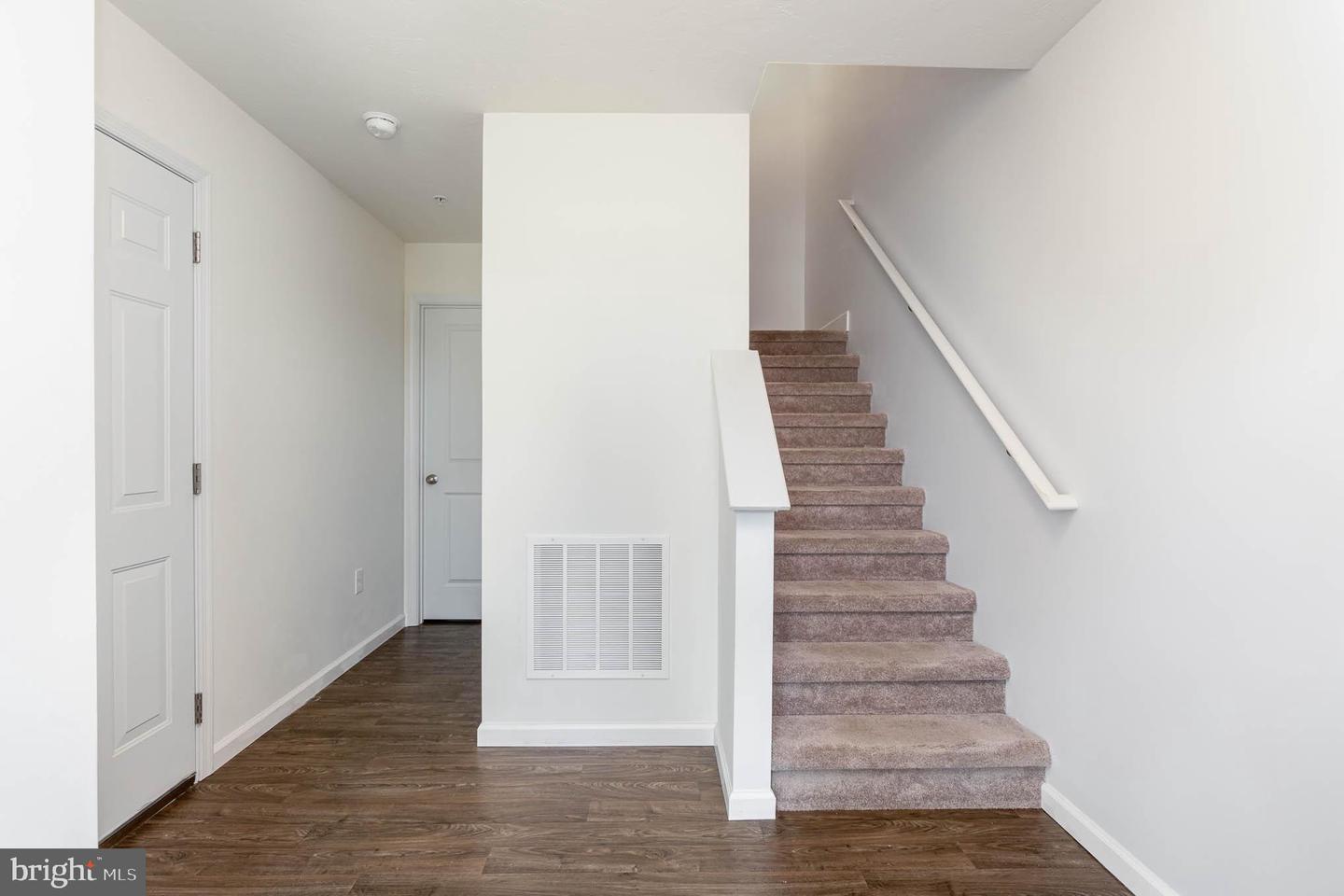 66 Ayrshire Dr