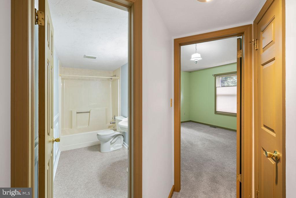 6 Amanda Ave
