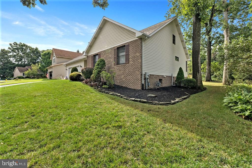 6 Amanda Ave