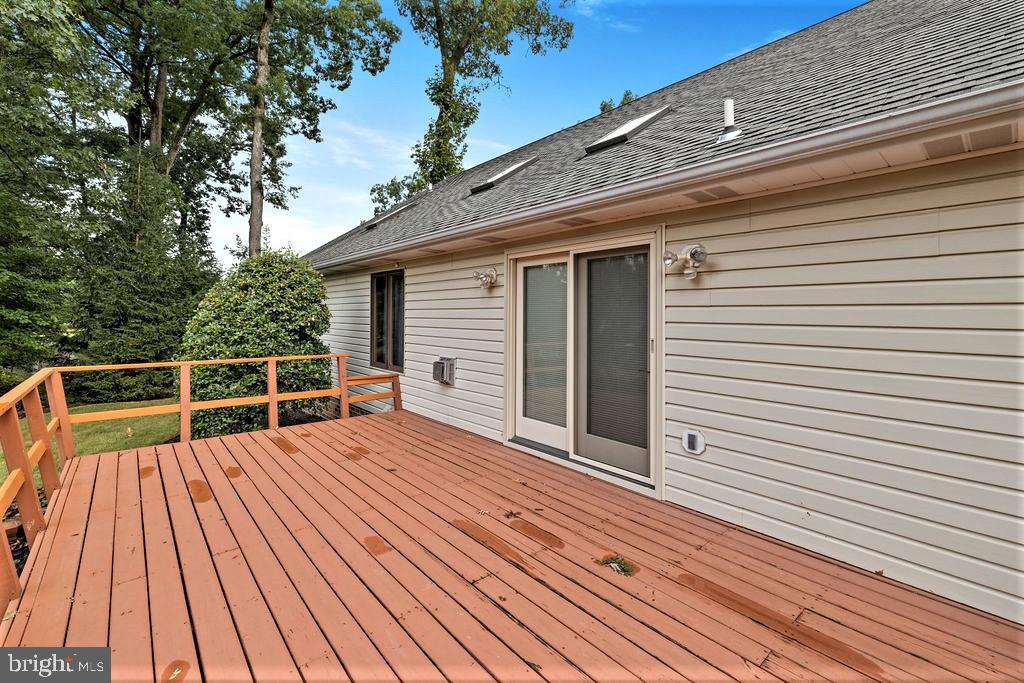 6 Amanda Ave
