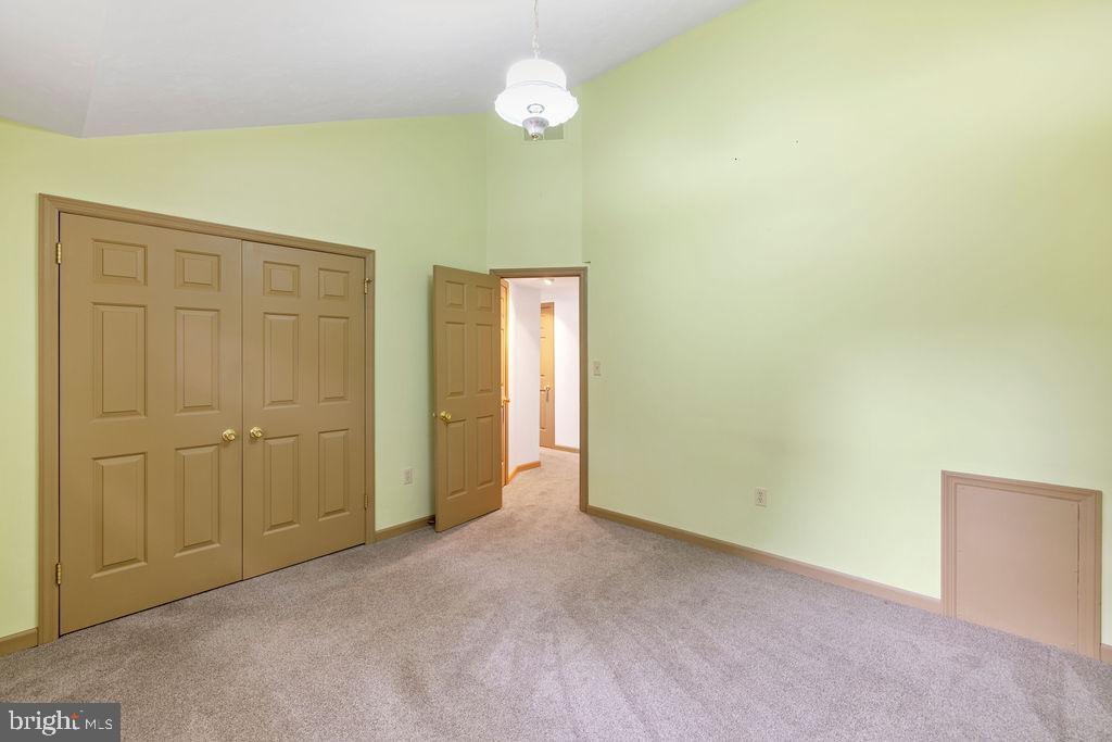 6 Amanda Ave