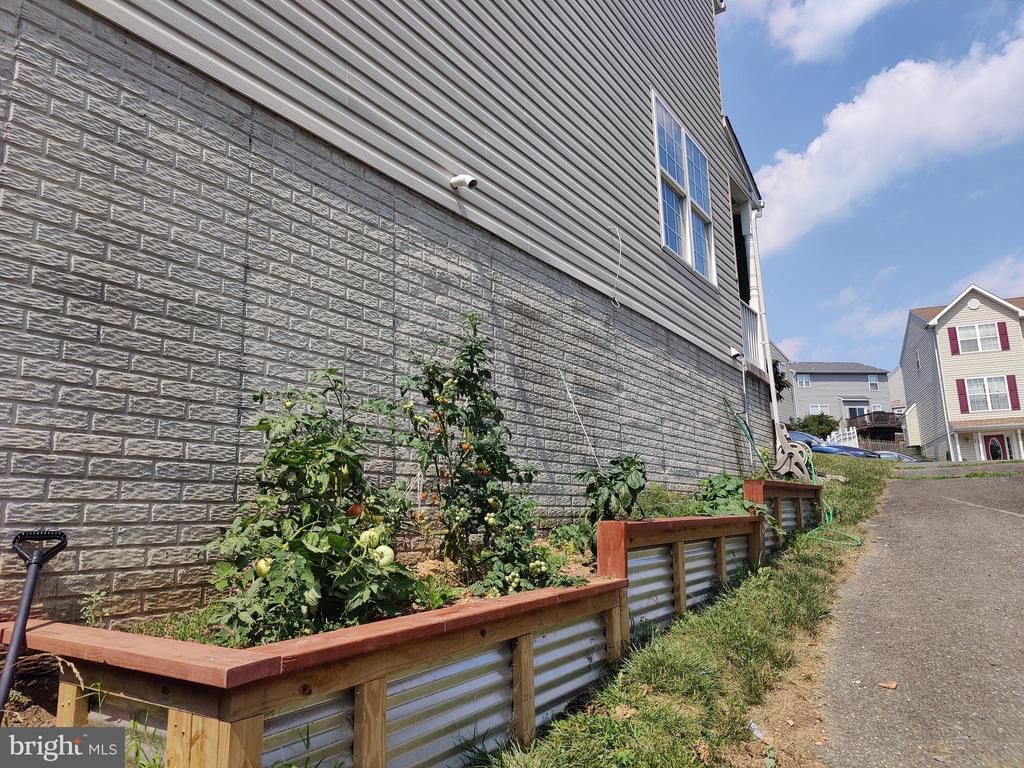67 Menlena Cir