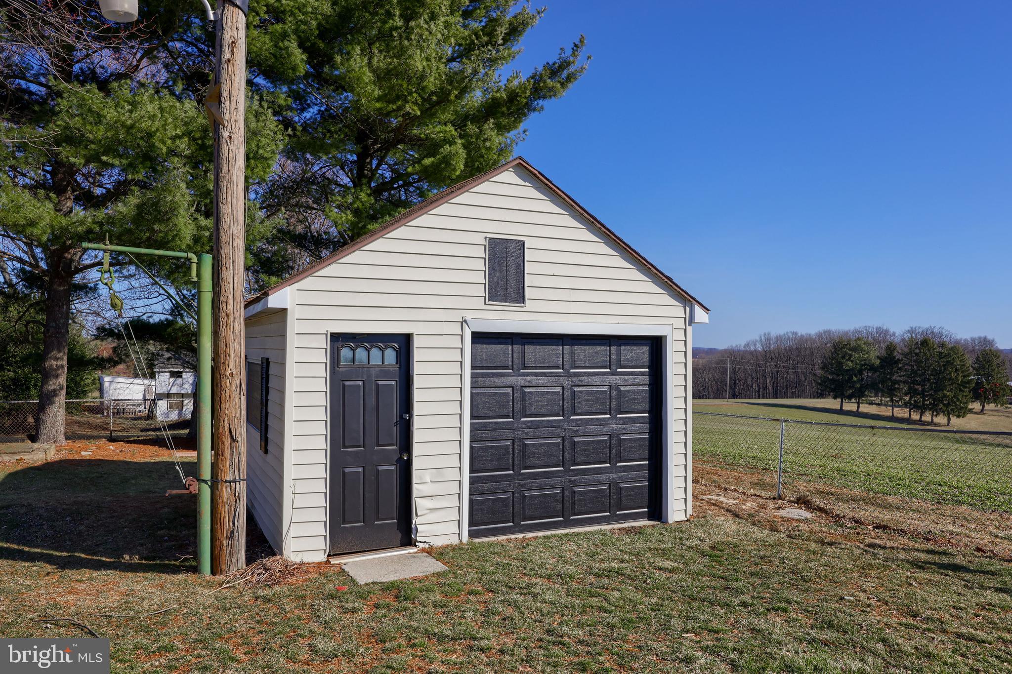 4946 Blue Hill Rd
