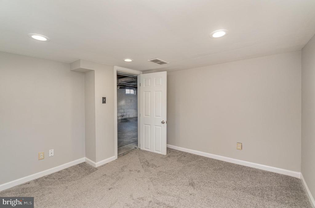 880 Hess Rd
