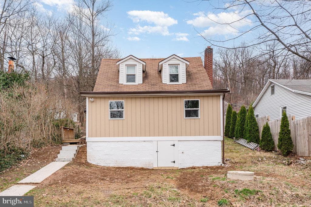 22 Esther Ln