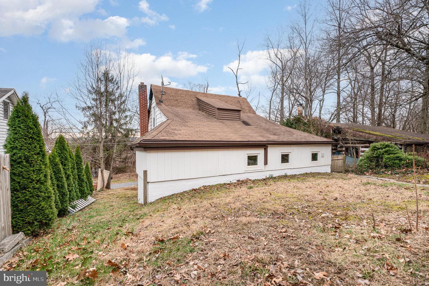 22 Esther Ln