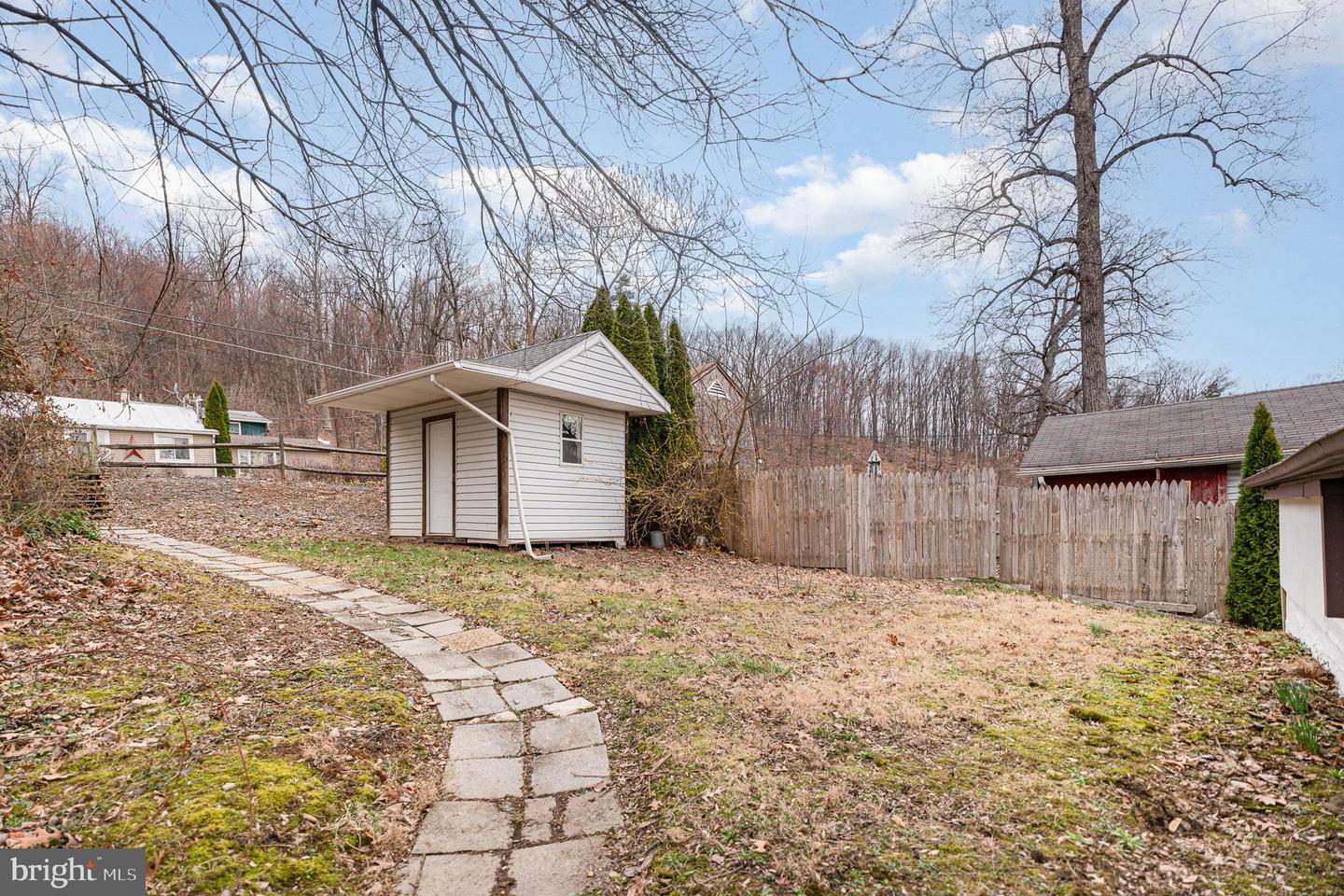 22 Esther Ln