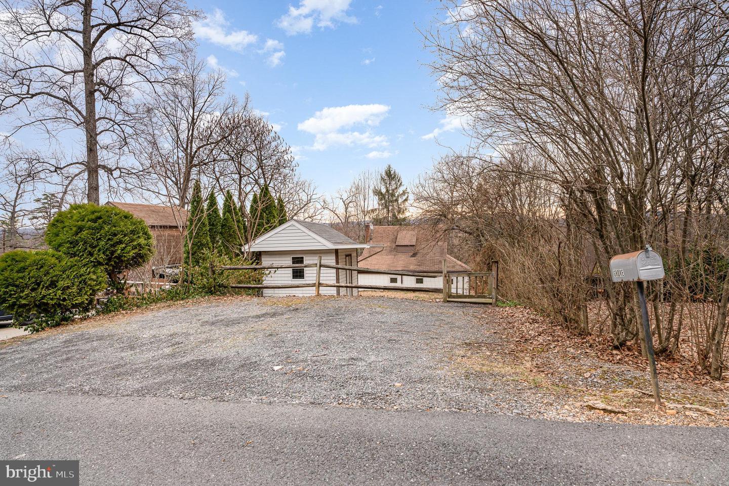 22 Esther Ln